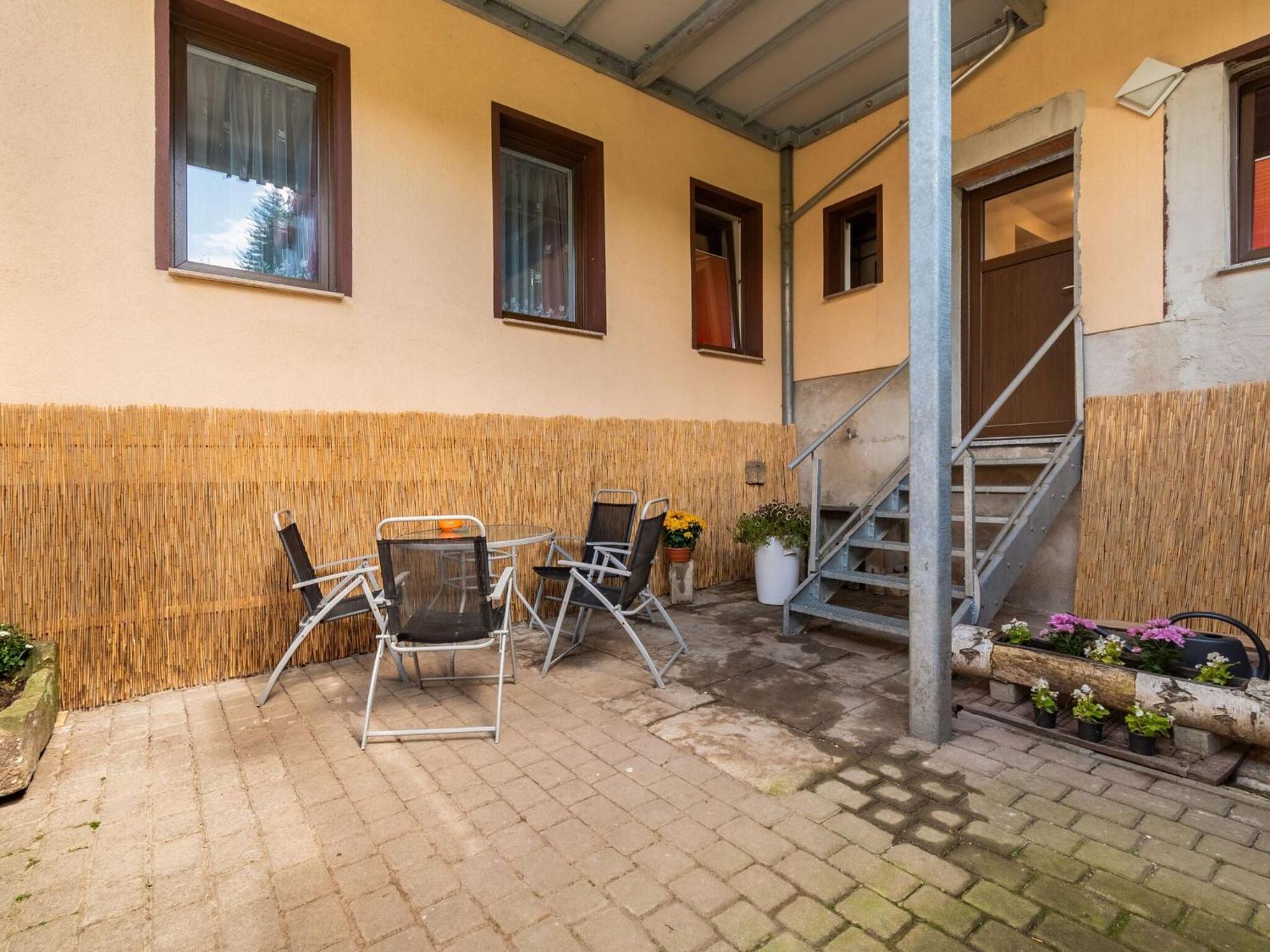 Modern apartment in Sebnitz with a terrace in Sebnitz Exterior foto