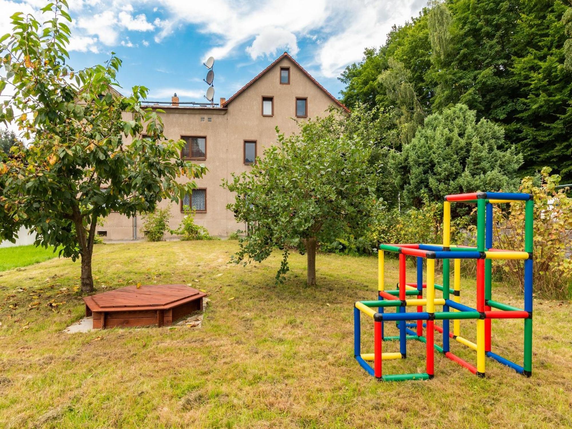 Modern apartment in Sebnitz with a terrace in Sebnitz Exterior foto